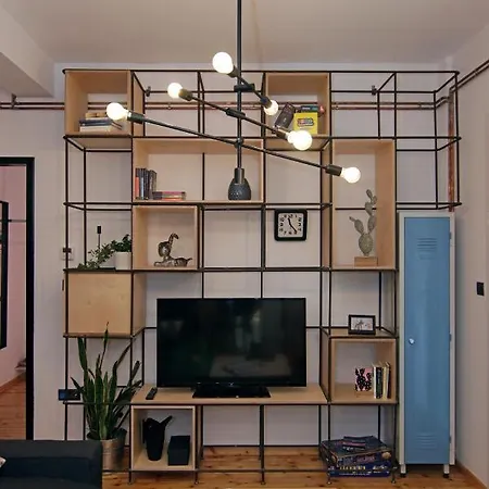Kostas' Downtown Industrial Loft *