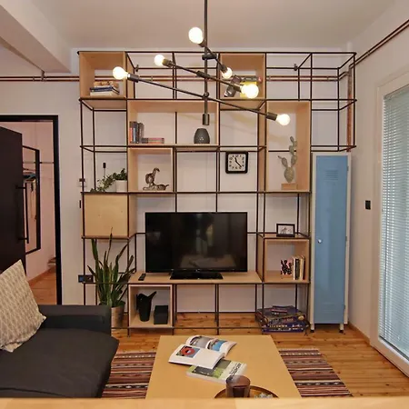 Kostas' Downtown Industrial Loft *